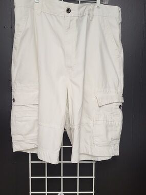 LEVI'S Men's White Cargo Shorts - SIZE 40